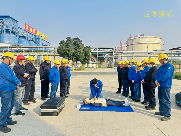 11月8日下午，應(yīng)急救援隊張伯倫為職工進行心肺復(fù)蘇操作技能培訓(xùn).jpg